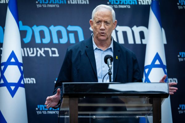 גנץ במענה לשאלת סרוגים: "אנחנו עדיין מפלגת מרכז"