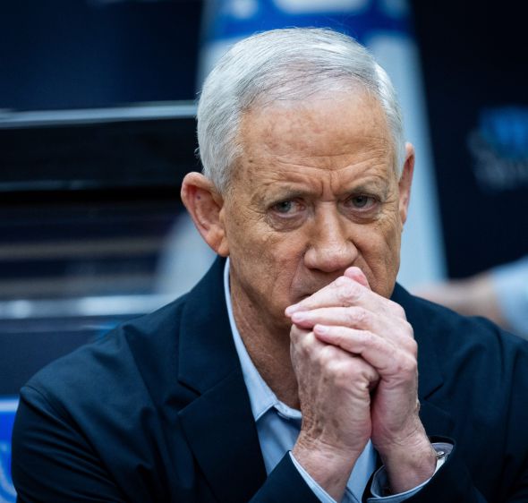 "לדפוק" את נתניהו והחרדים: גנץ במהלך חריג בכנסת