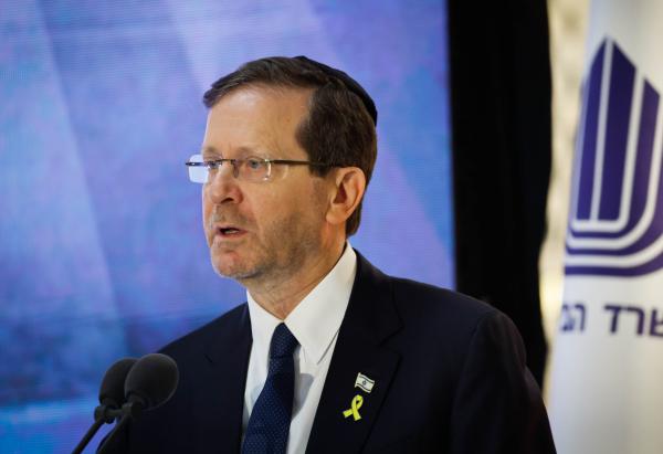 הרצוג נגד הדחת היועמ"שית: "חייבים לגלות אחריות לאומית"