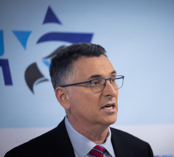 אחרי שפרש: גדעון סער יתמוך בחוק של הקואליציה