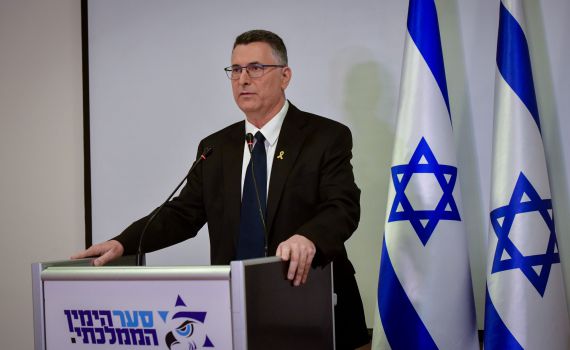 סער במסר לקבינט: "לא למהר להגיב נגד איראן"