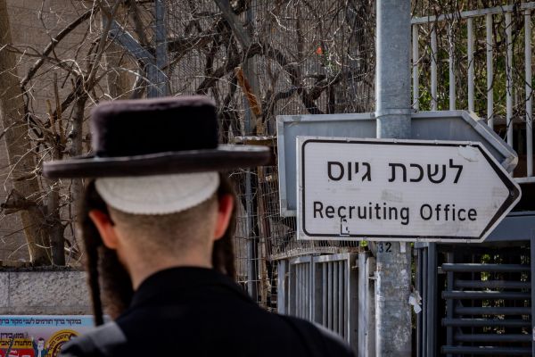 בג"ץ בצו על תנאי נגד הממשלה: מדוע לא יצאו צווי גיוס לחרדים?