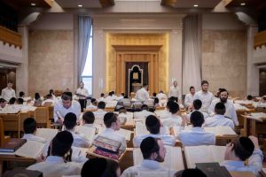 בעקבות עתירת לפיד: בג"ץ דורש הסבר על העברת הכספים לחרדים