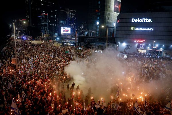 צפו: מפגיני שמאל שוב מתפרעים בתל אביב