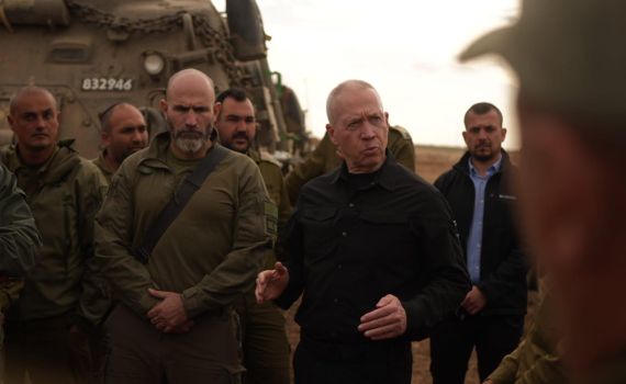 השר גלנט בגבול עזה: 'לא נסיים בלי לחסל את החמאס'