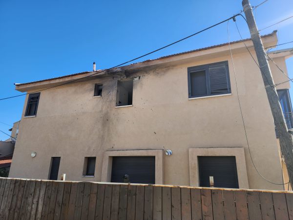 מטח לקרית שמונה: פגיעה ישירה בבית