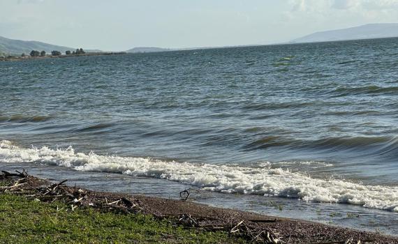 מפלס הכנרת סוגר את הפער: צפו בתיעוד מהכנרת המלאה