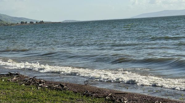 מפלס הכנרת סוגר את הפער: צפו בתיעוד מהכנרת המלאה