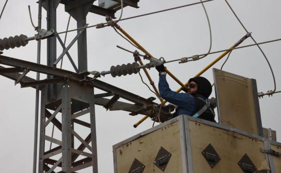 5 חודשים לטבח: רק היום תוקן קו החשמל לנחל עוז