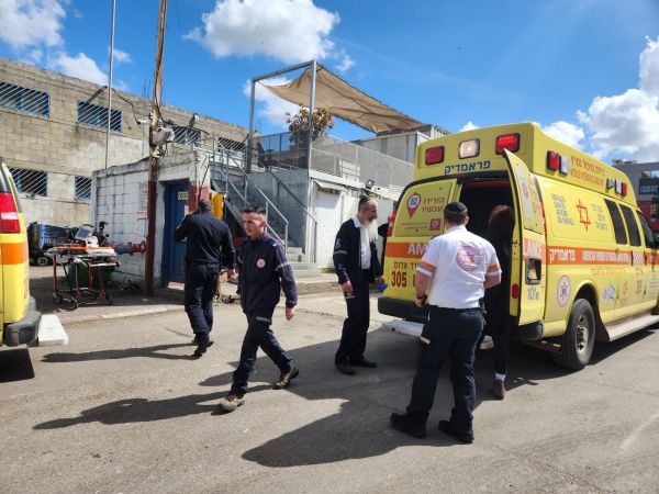 לוד: פועל בניין נפצע קשה לאחר שנפל מגובה