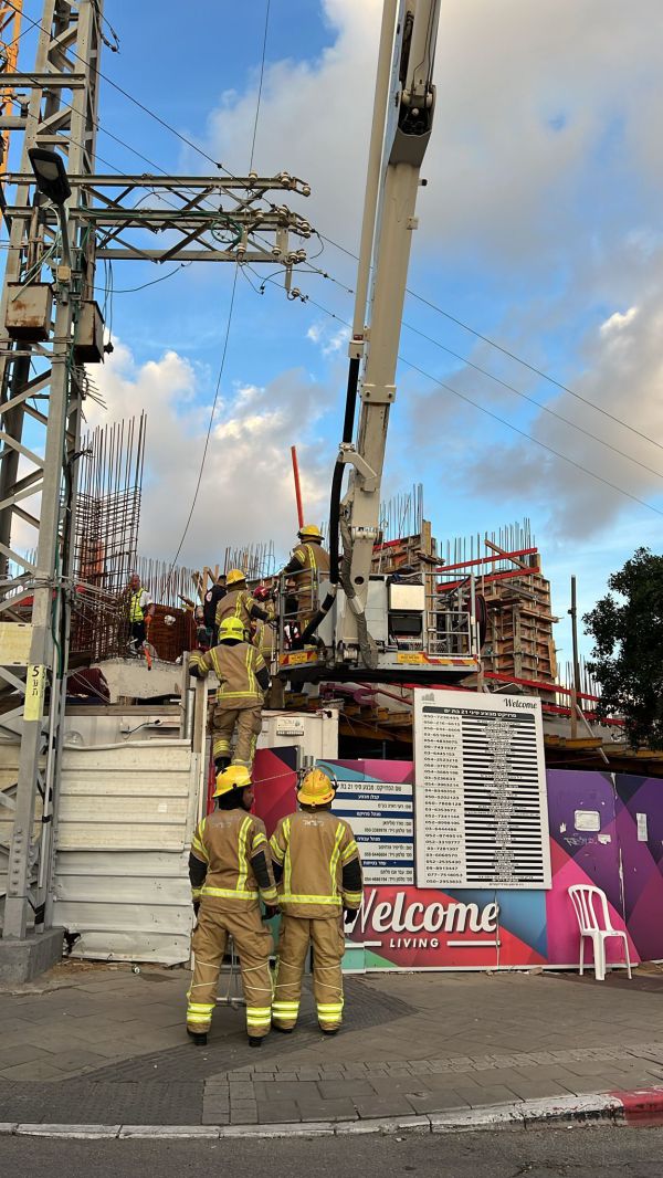 בת ים: פועל נהרג בקריסת פיגומים באתר בניה