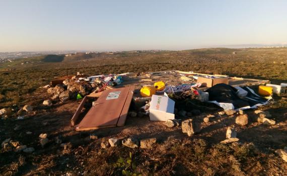 גבעת 'אור אהוביה' נהרסה; נערות הושלכו מגובה
