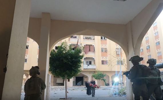 המחבל התחבא עם אישה וילדים; כך נהגו הלוחמים