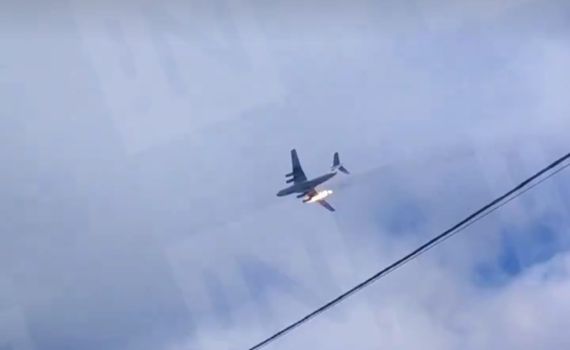 סמוך למוסקבה: מטוס מטען צבאי צולם מתרסק ברוסיה