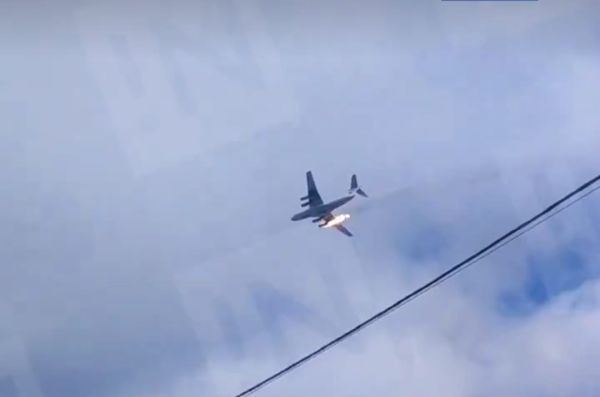 סמוך למוסקבה: מטוס מטען צבאי צולם מתרסק ברוסיה