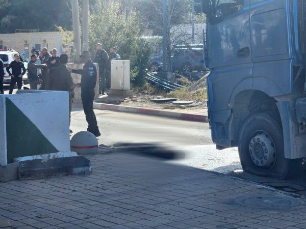 שני פצועים בפיגוע דקירה במחסום המנהרות בירושלים