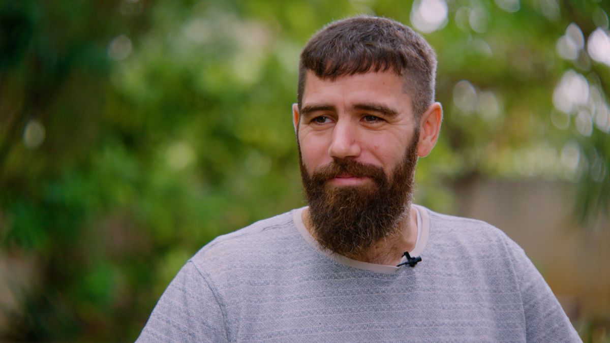 צפו: המוזיקאי שנפצע בעזה מספר על השיקום הארוך