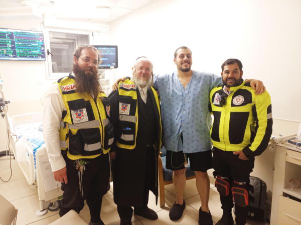 אחרי שהתמוטט: המתאמן פגש את החובשים שהצילו את חיו