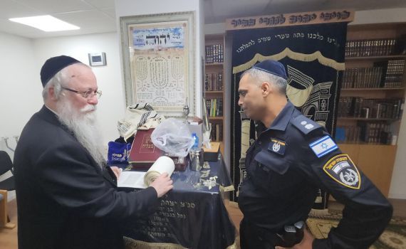 סוף טוב: לאחר שנגנב, ספר התורה הוחזר לבית הכנסת