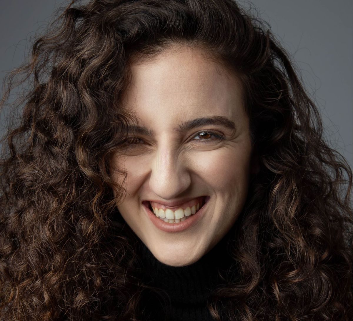 הסטנדאפיסטית שחורשת את צה"ל: בשמחה ננצח