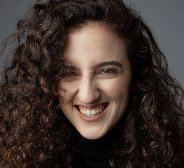 הסטנדאפיסטית שחורשת את צה"ל: בשמחה ננצח