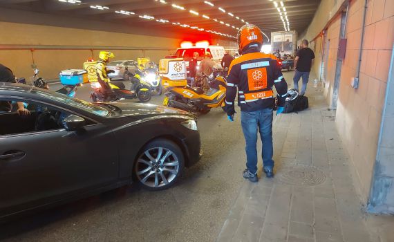 תאונה קשה בחולון: משאית התנגשה ברוכב אופנוע