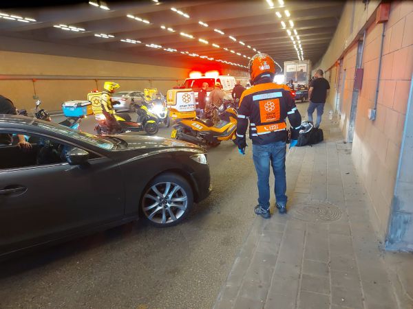 תאונה קשה בחולון: משאית התנגשה ברוכב אופנוע