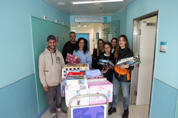 שרדה את התופת ובאה לשמח ילדים לזכר בעלה