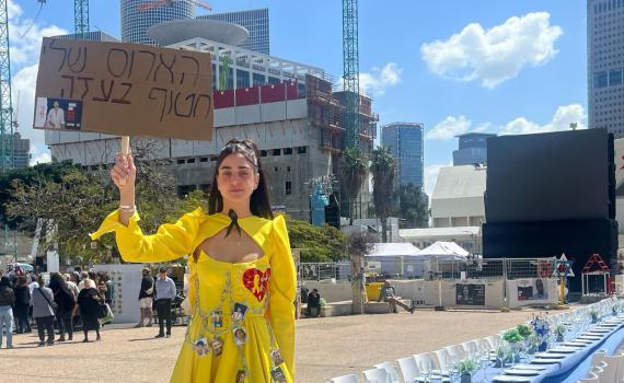 במקום שמלת כלה: 'התחפושת' העצובה של ארוסת החטוף