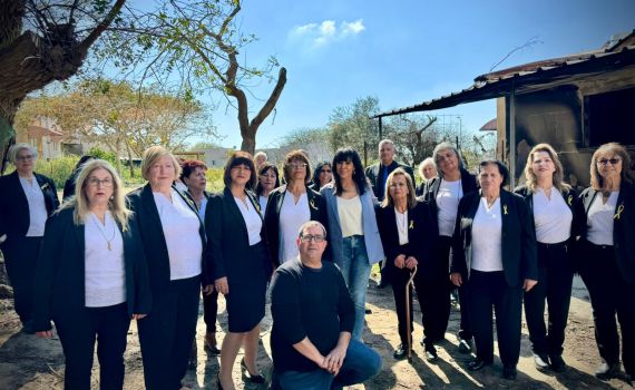 גלי עטרי מחדשת את השיר "אין לי ארץ אחרת" | צפו