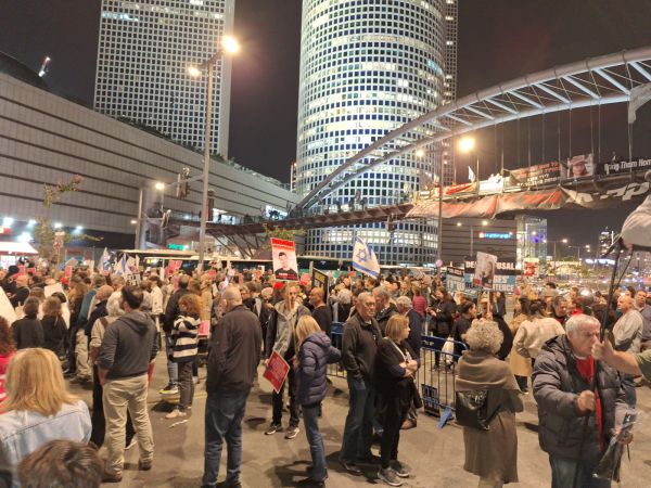 בזמן הצהרת הגרי: מפגינים חסמו כביש מול הקריה. צפו