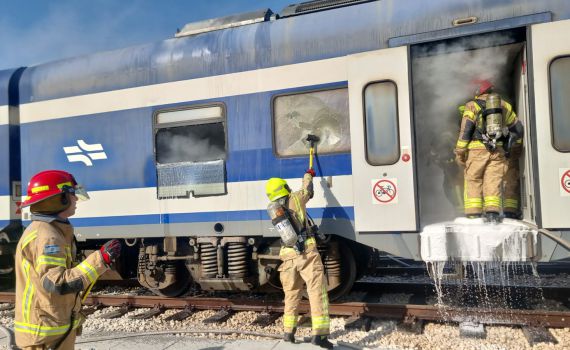 שריפה פרצה במוסך הרכבת בחיפה: אין חשש ללכודים