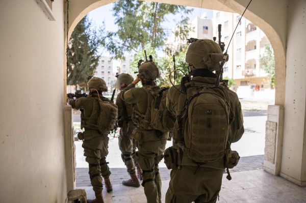 פשיטה נרחבת במערב חאן יונס: מאות מחבלים נעצרו