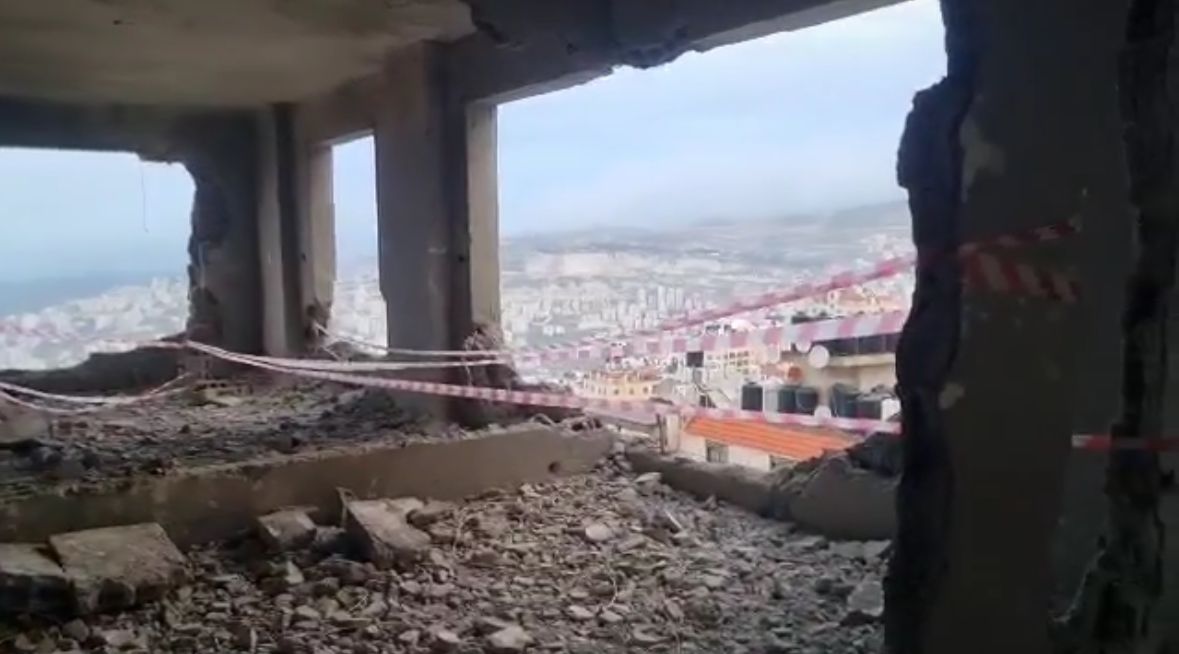 צפו: נהרס בית המחבל שרצח את בנות משפחת די