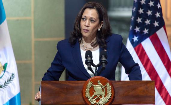 האריס מגנה את המפגינים: "אין מקום באומה שלנו"