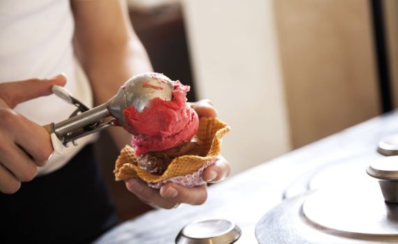 משמחה לטרגדיה: אכל גלידה באירוע ופונה לבי"ח