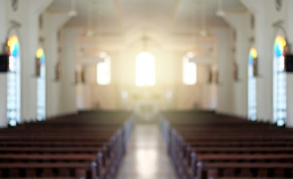 טלטלה במגזר החרדי: התחבקו עם נוצריות והודחו מתפקידם