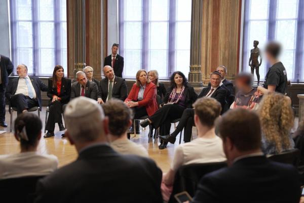 אוחנה פגש נוער יהודי בגרמניה: "לא מרגיש בטוח"