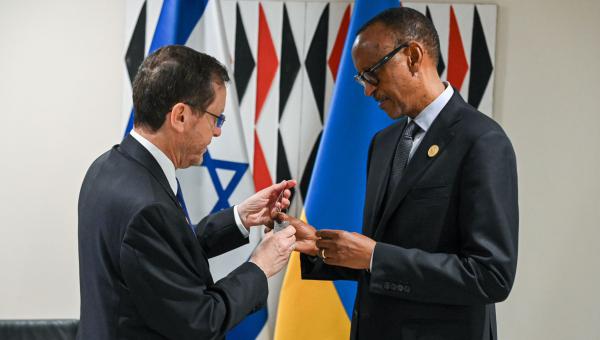 "רוצים שישובו": המתנה של הרצוג לנשיא רואנדה