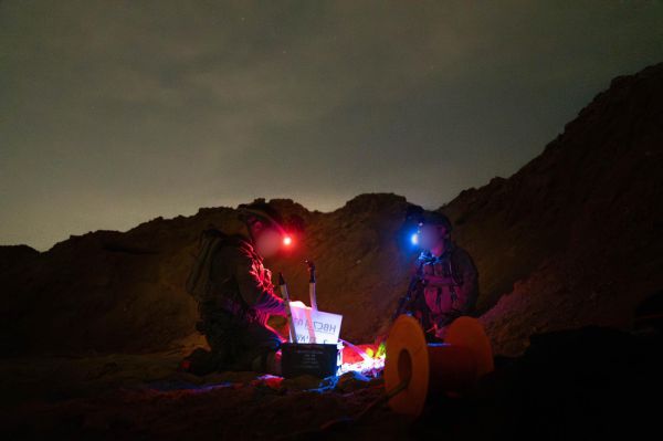 בעזה הושמדו מנהרות, מטוסי קרב תקפו בלבנון