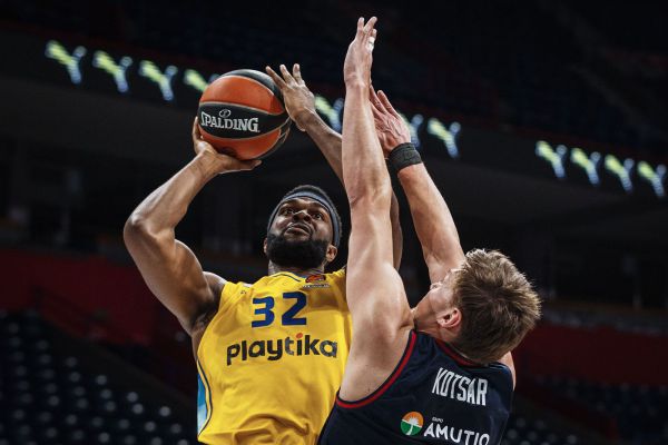 מכבי הביסה את בסקוניה ועלתה לרבע גמר היורוליג