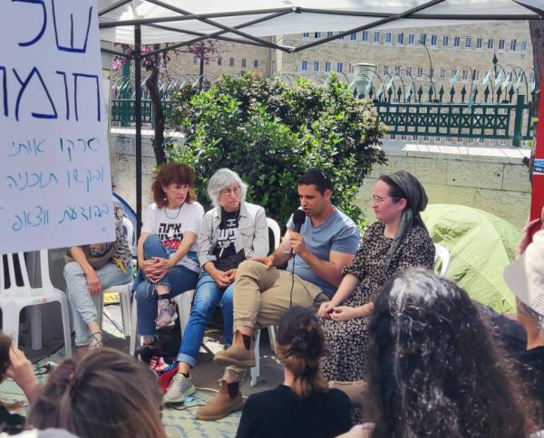 נחמה תאנה הגיעה למאהל מחאת השמאל מול הכנסת