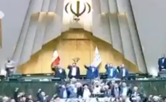 הפרלמנט האיראני חגג: "הנחית מכה על האויב"