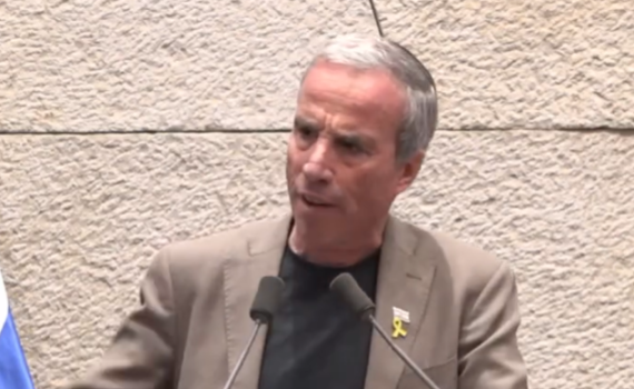 הח"כ הסרוג בכנסת: "לא הכל זה חסדי שמים"