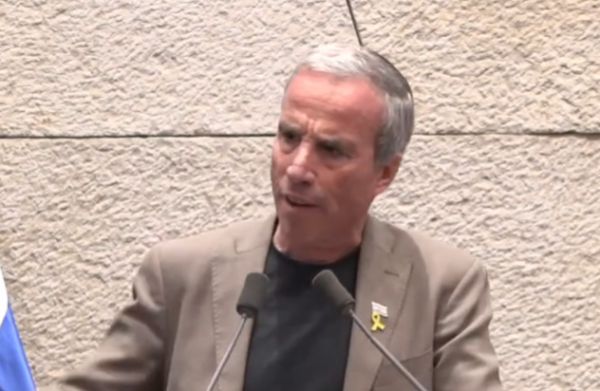 הח"כ הסרוג בכנסת: "לא הכל זה חסדי שמים"