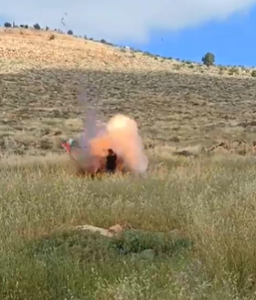 תיעוד דרמטי: תולש את דגל פלסטין והמטען מתפוצץ עליו