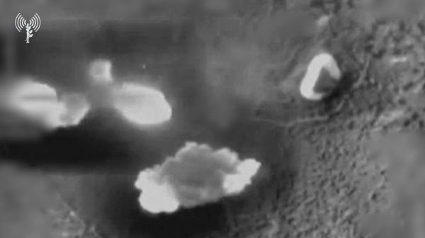 הלחימה בצפון: צה"ל תקף מחסני נשק ומבנים בלבנון