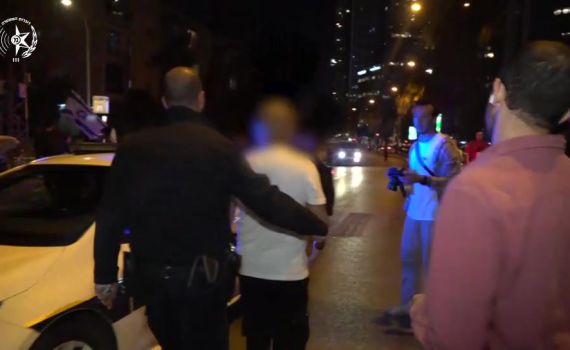 דריסת המפגינים בתל אביב: הנהג הובא להארכת מעצר