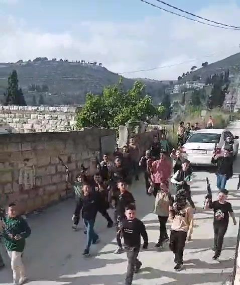 עם שירי הלל לחמאס: צעדת הילדים המסיתה בשומרון. צפו