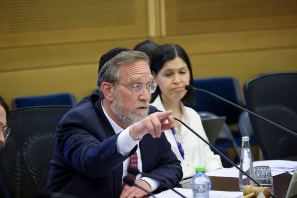 ח"כ יצחק פינדרוס התפרץ על סב החטוף: "שמענו אותך מספיק"